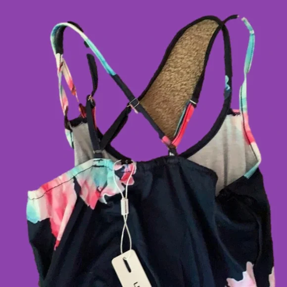 DRESSES - Picture 9 of 9